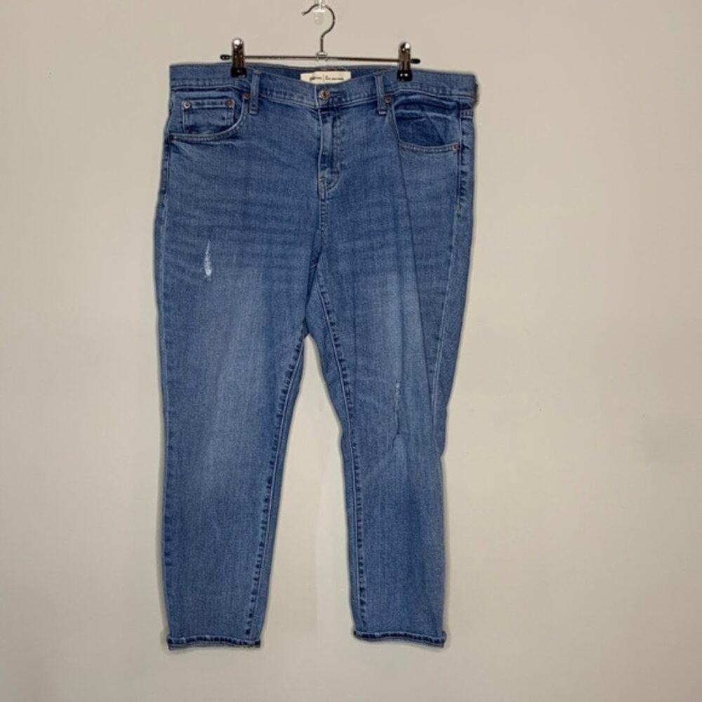 Gap Light Wash‎ Best Girlfriend Jeans 32